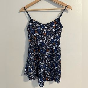 STRADIVARIUS Spaghetti Strap Blue Floral Romper size Small, excellent condition